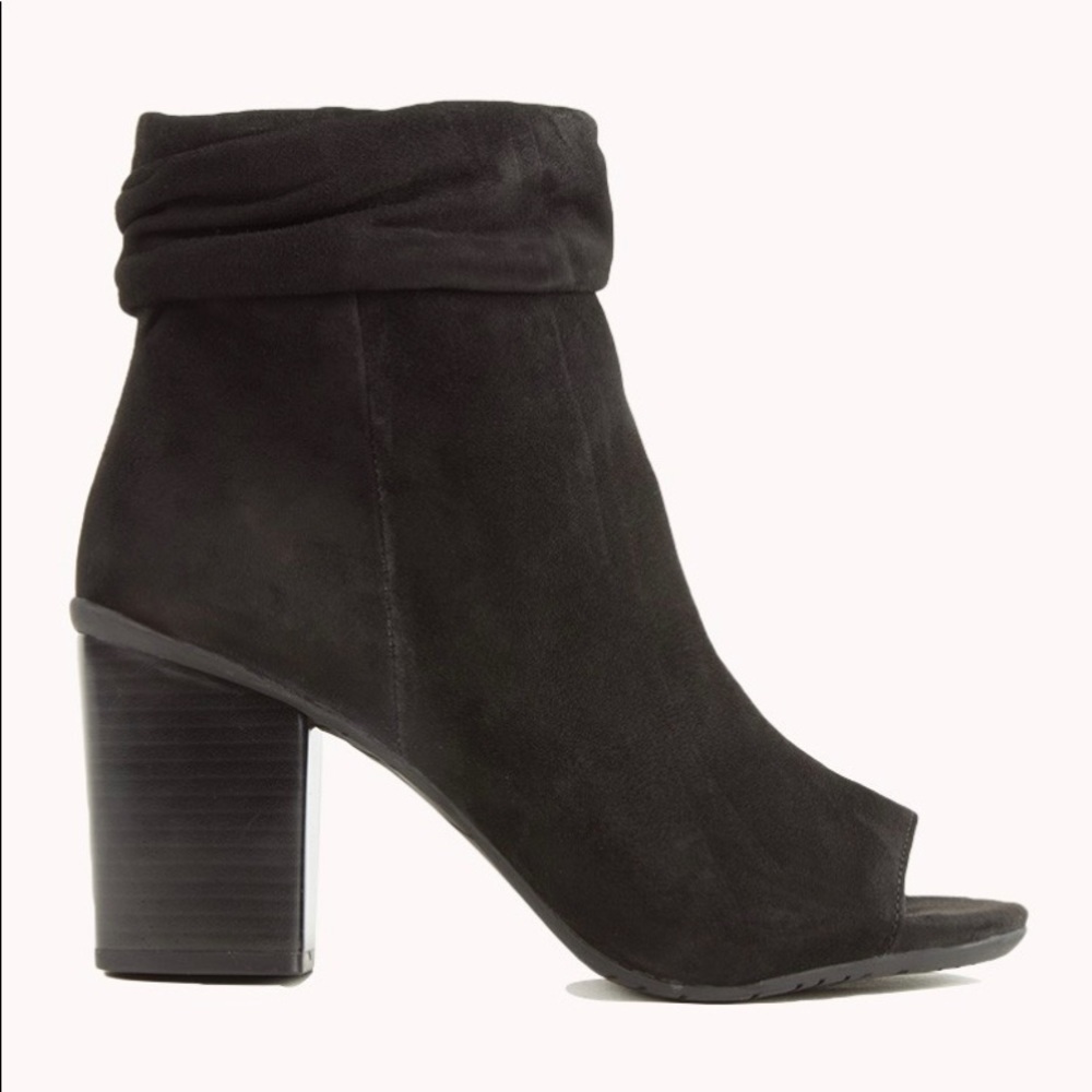 Peep Toe Booties🌚